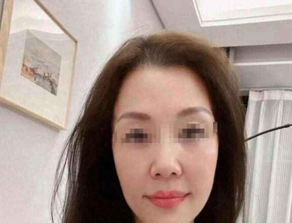 我今年68岁了，绝经都有18年啦。那天晚上，儿子和儿媳不在家，家里就剩我一个人。