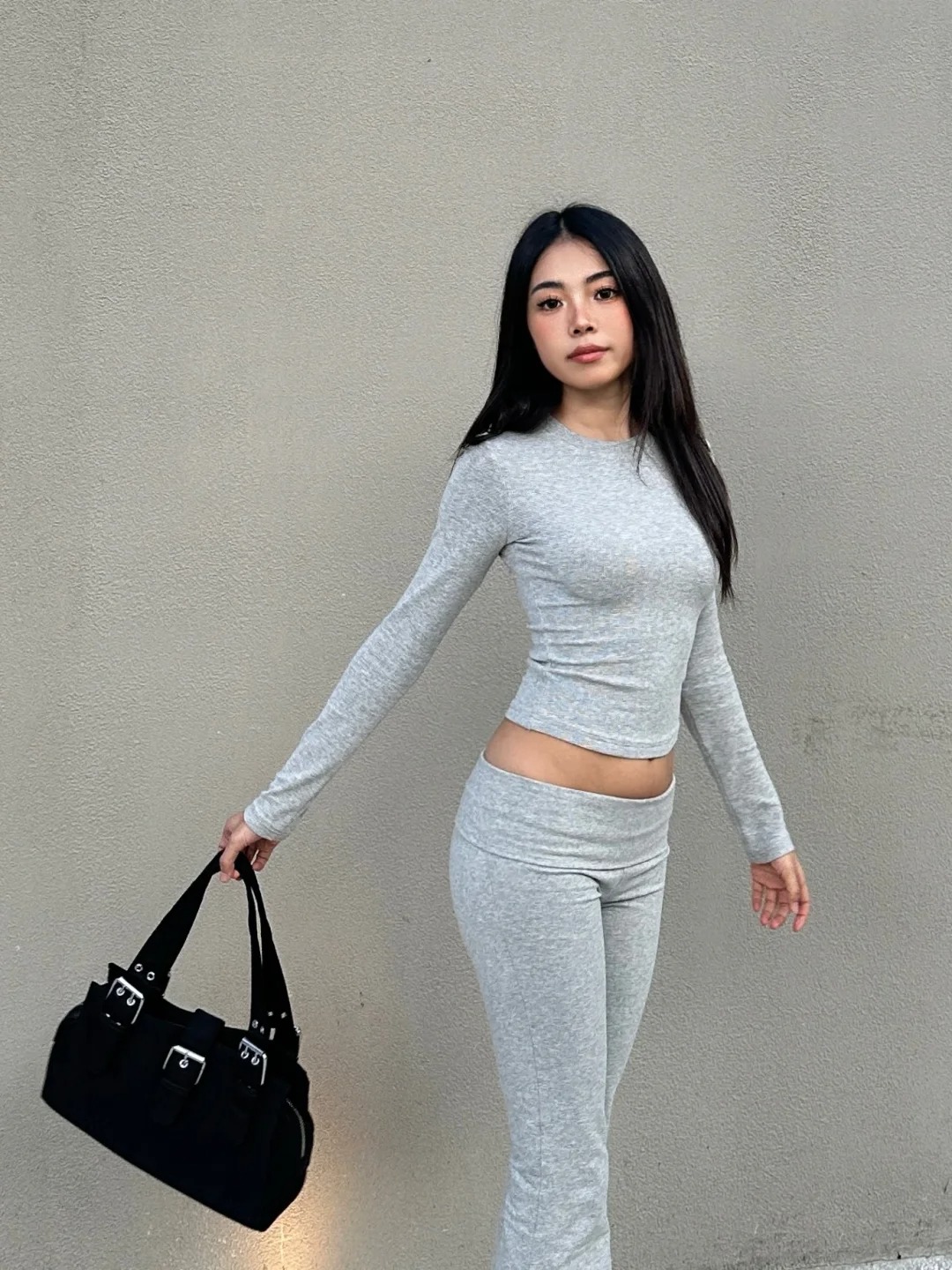 虽然我只有152
但我在公园拍照，被路过的人夸身材好厉害🥰
爱死这条神裤啦！显