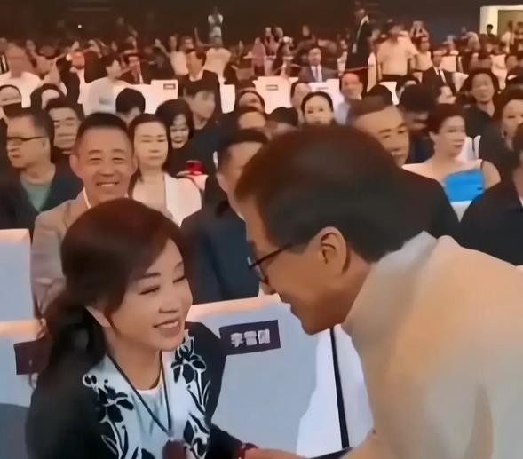 向太说成龙要她给儿子改名

                          
