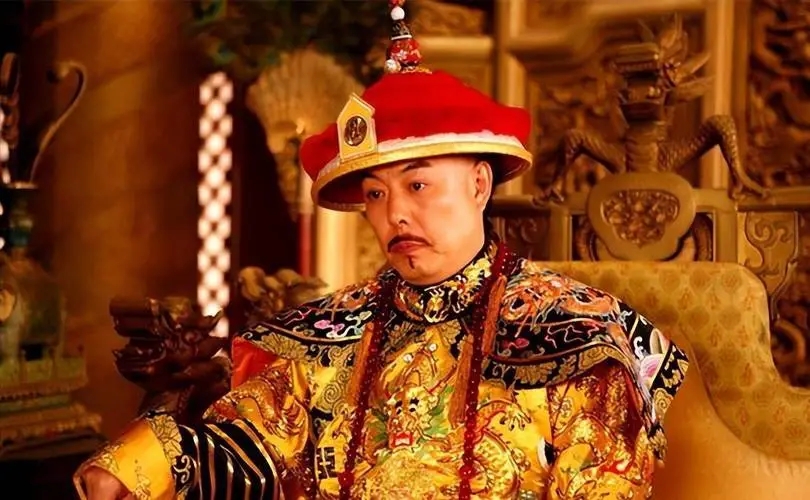 这年，65岁乾隆，宠幸29岁惇妃，生了1个女儿。乾隆欣喜若狂，大手一挥:“重赏惇
