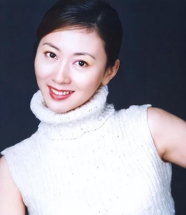 汤加丽:因“人体模特”和丈夫离婚,遭父母嫌弃,今48岁孤身一人-第3张图片-九妖电影 汤加丽:因“人体模特”和丈夫离婚,遭父母嫌弃,今48岁孤身一人-第3张图片-九妖电影