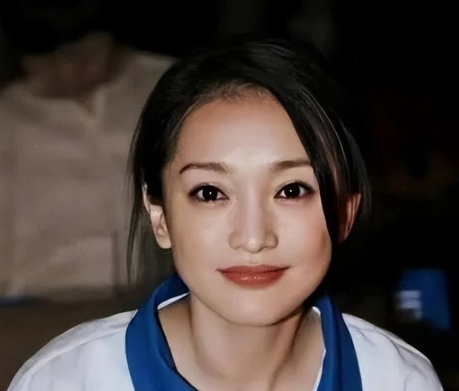 导演王晶曾经评价周迅：不漂亮，身材不行，长相只能打68分！如果他看过周迅年轻时的