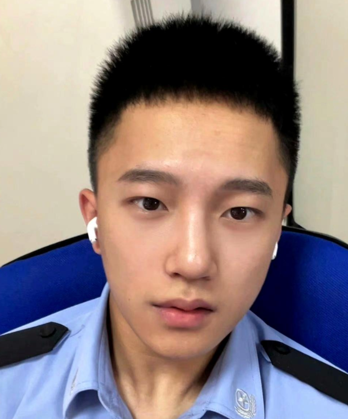 警校生长这样不会有损威严吗？
￼