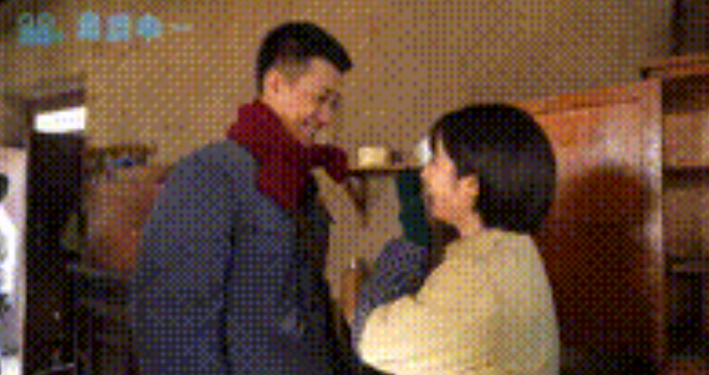 这绝对不像演戏，玩的就是真实！男女之间拉丝的眼神骗不了人。

《六姊妹》拍摄现场