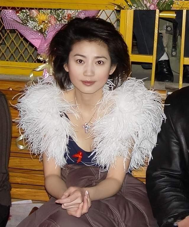 王小丫：余生好好走，病床上19字留言催人泪下，如今56岁无儿无女（毕福剑退休拿多少钱）-第4张图片-九妖电影