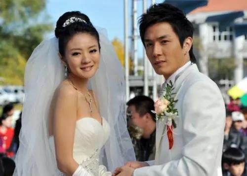 2010年安以轩坠入爱河，助力男友李承铉