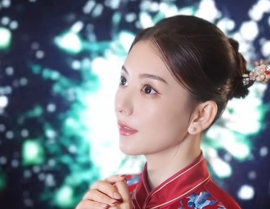 同样是整容脸，为啥郭富城老婆，这么美，这么适合过日子。
叶珂像她这么安安静静的过