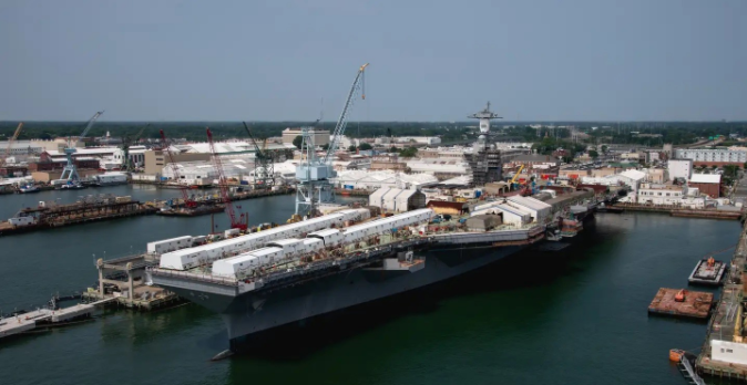 美国星座级航母严重超支加延期，看看造船厂给出的延期理由，我都直接笑喷了。

马里