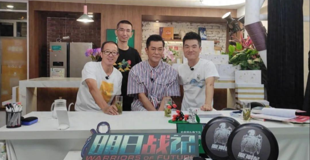 董宇辉辞职了，这其实也是早晚的事。你觉得他离开后会怎么样呢？
1. 会越来越厉害