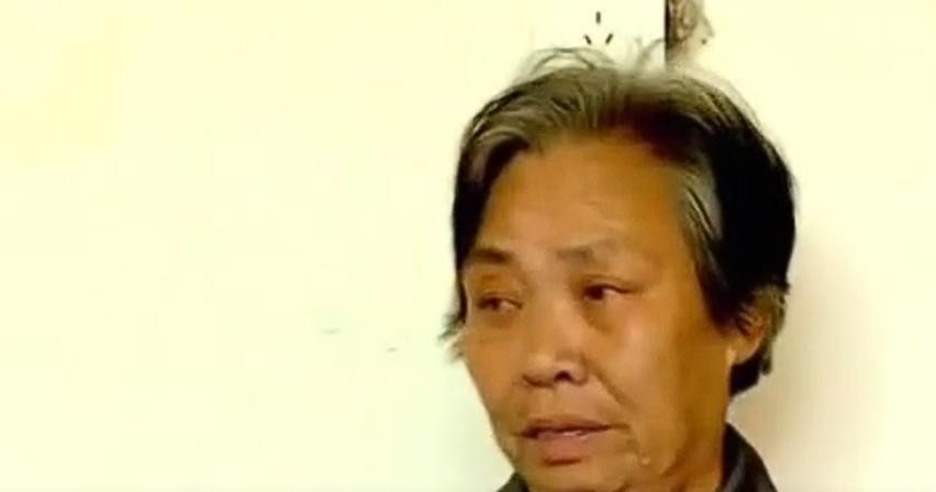 恶人自有恶人磨！只因大儿媳吃了一只鸡，老人就逼得她喝药自杀！老宅拆迁后，老人偏心