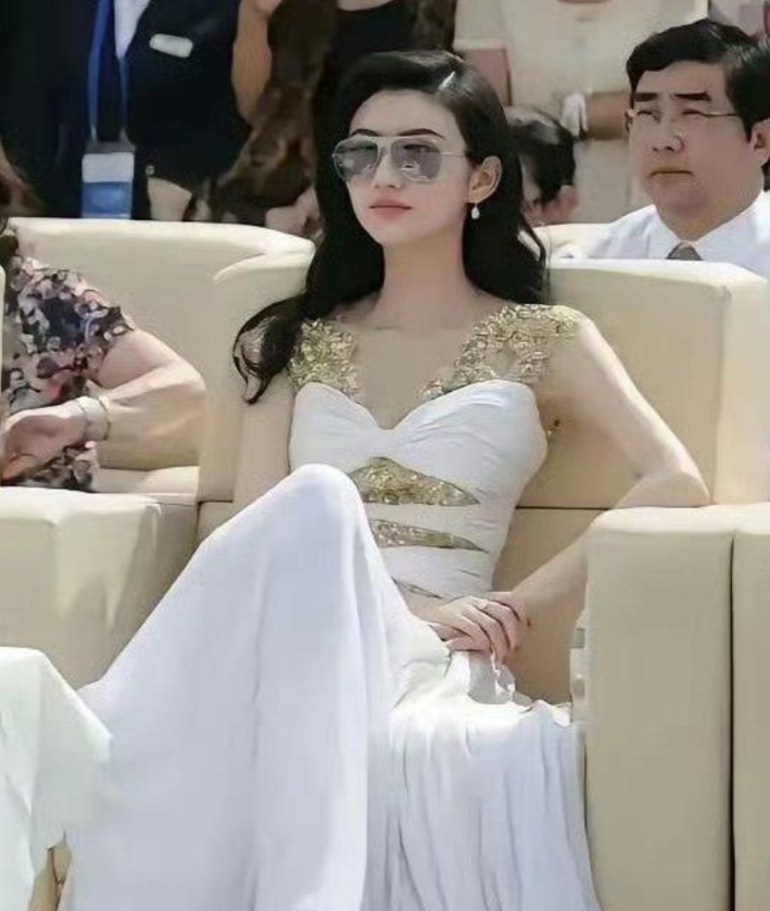 不知道张继科看到景甜这一幕会不会后悔