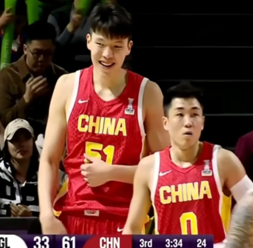 杨翰森就是杨翰森，别拿他和姚明比，也别拿他和王治郅比，小杨是2024年的一个19