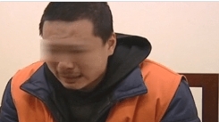 “电视剧都没这么狗血！” 上海一男子，看见一对已婚男女在车内偷情。随后，男子尾随