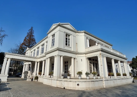英国重建对华关系
根据路透社透露，英国希望重建和中国的关系，因此考虑任命新的驻华