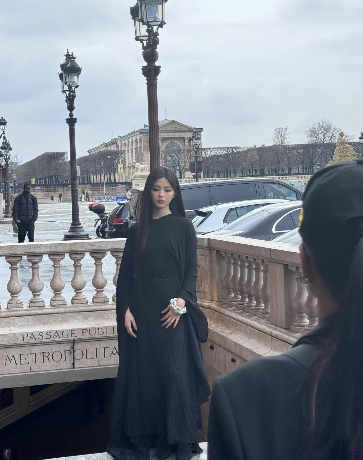 杨超越这身衣服，真是让人有点难以评价啊……