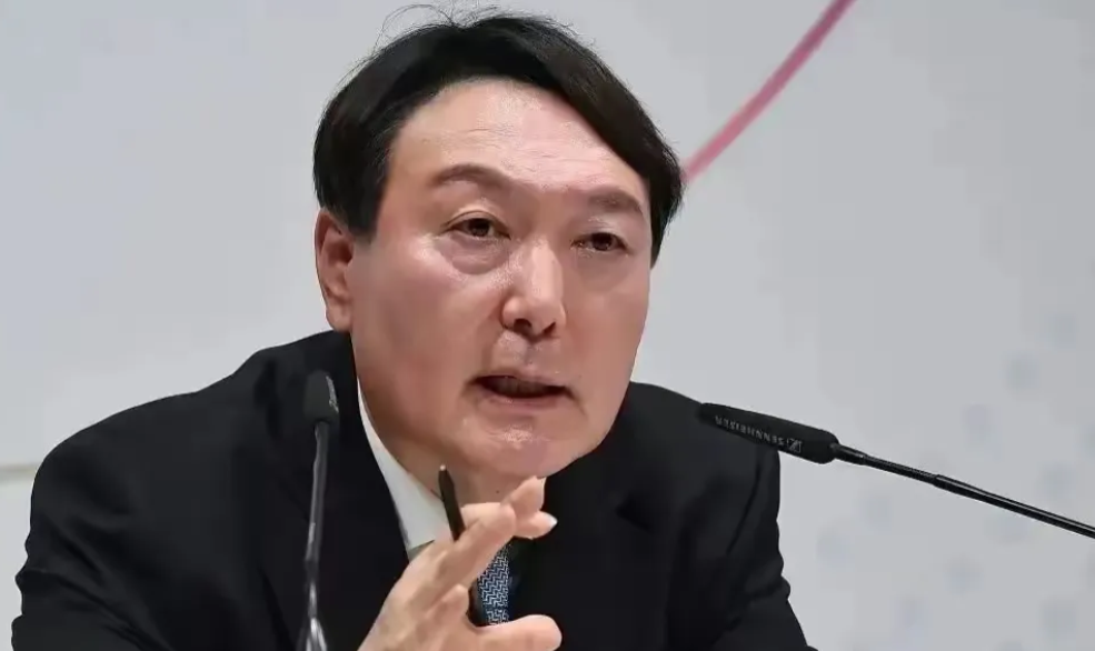 韩国乱套了。原因简单说就是因为总统夫人被国会调查了。前有拜登爱子如命搞特赦，后有
