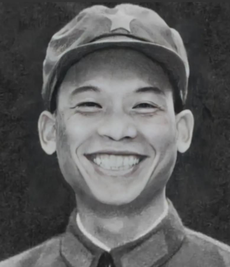 1979年，我军一个战士因为饥饿，正在田地里挖红薯。突然，一块石头朝他砸来，他转