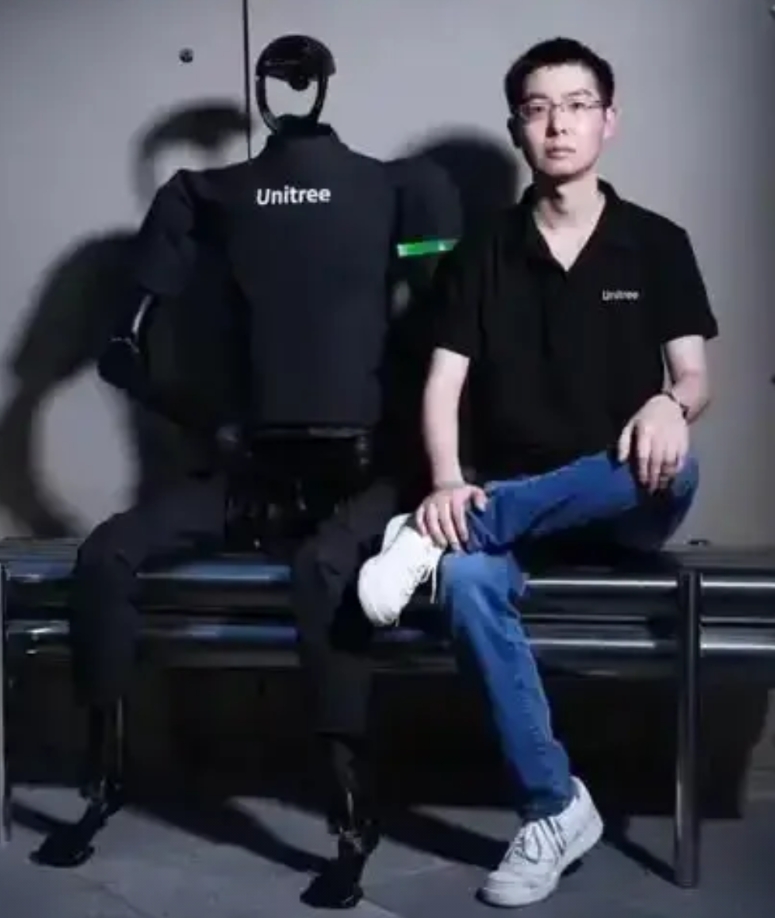 王兴兴学历自卑，英语不行，但他却能成为科技新贵，无非这几个原因：

1.他勤奋又