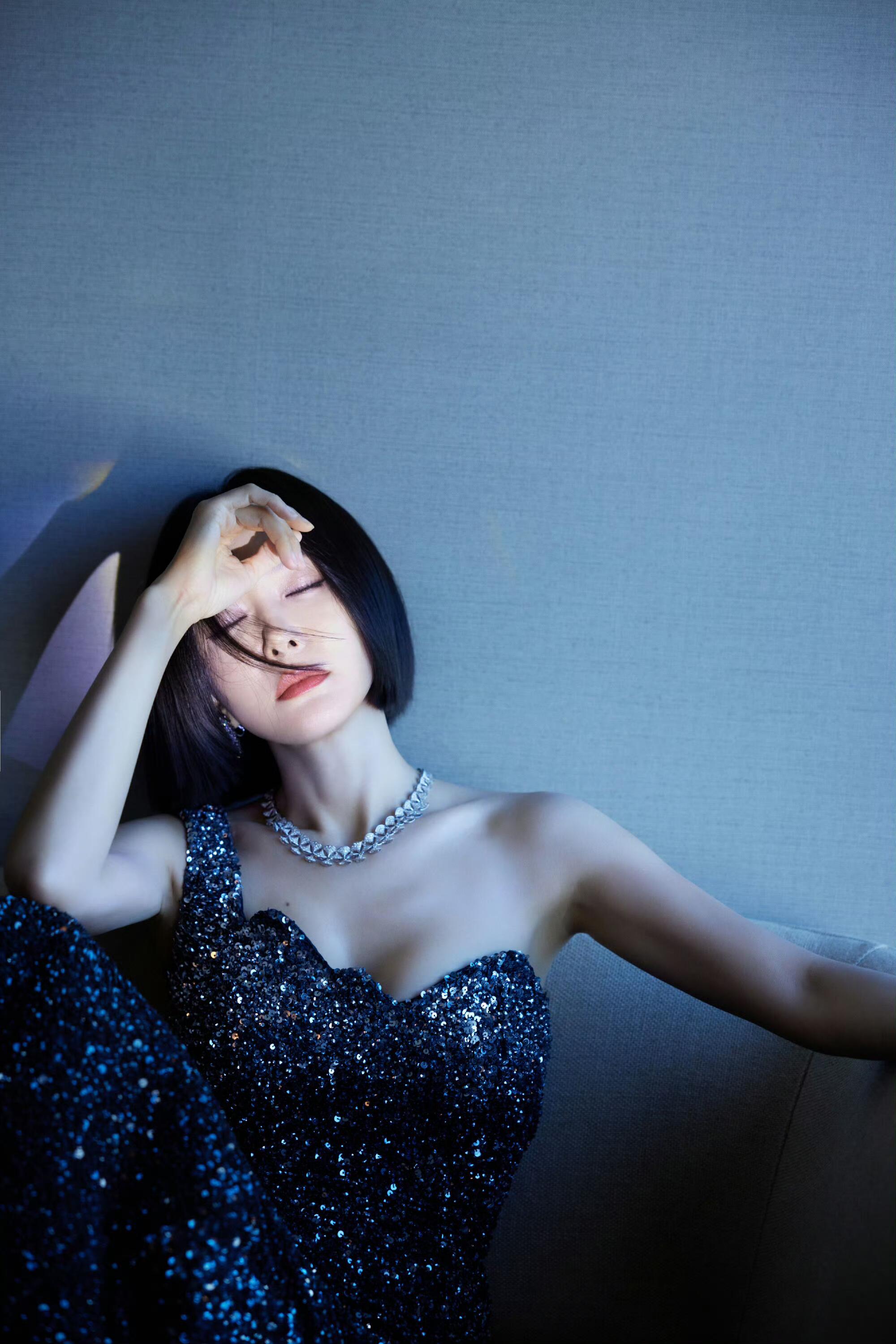 秦岚是一位才华横溢的女演员和歌手