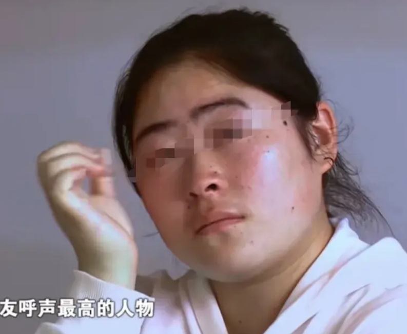 江西宜春，男孩2岁时父亲去世，临死前给妻子留下遗言，改嫁可以，不准带走一双女儿。