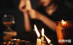 村支书迁祖坟的那天，娘猝死爹中风女儿疯了