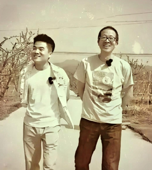 一直对董宇辉无感，扮猪吃老虎的凤凰男都这样。

上来就多善良多勤苦多仗义，把人感