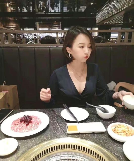 中秋节 领导约我吃饭，我该说什么 在线等！[得戚][得戚][得戚]