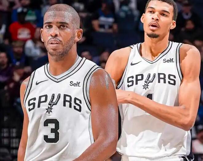 马刺主场144-116胜雄鹿。末节阿德托昆博与保罗冲突，赛后两人球场对话。阿德托