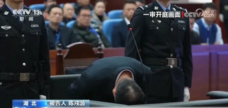 中国足球到今天，怪陈戌源，但也不是陈戌源一个人所能承受之重。是无数个陈戌源、无数