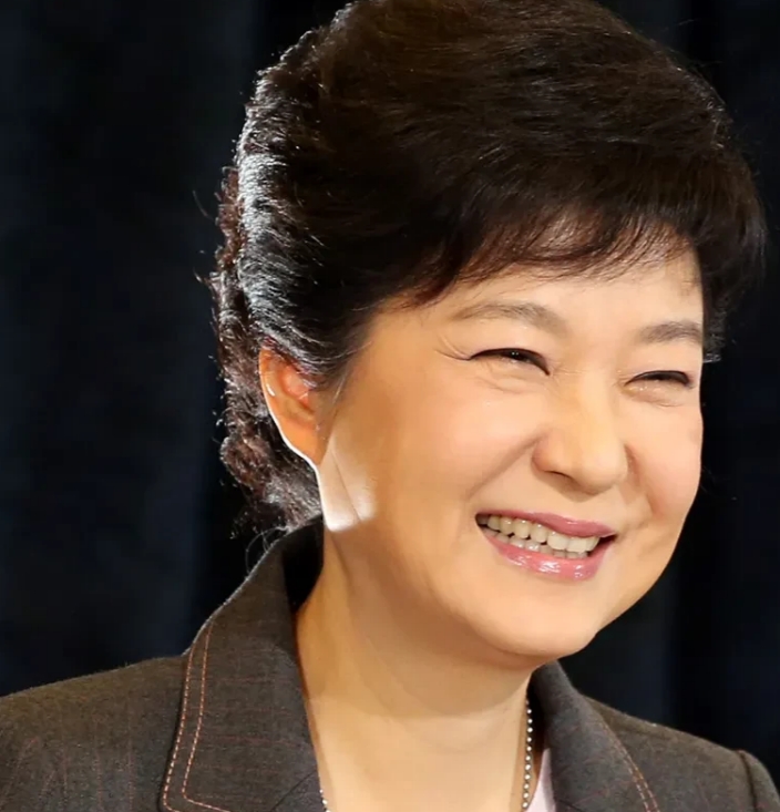 不怕不识货只怕货比货。朴槿惠是韩国历任总统中最好的一位。
朴槿惠坐牢后，两任总统