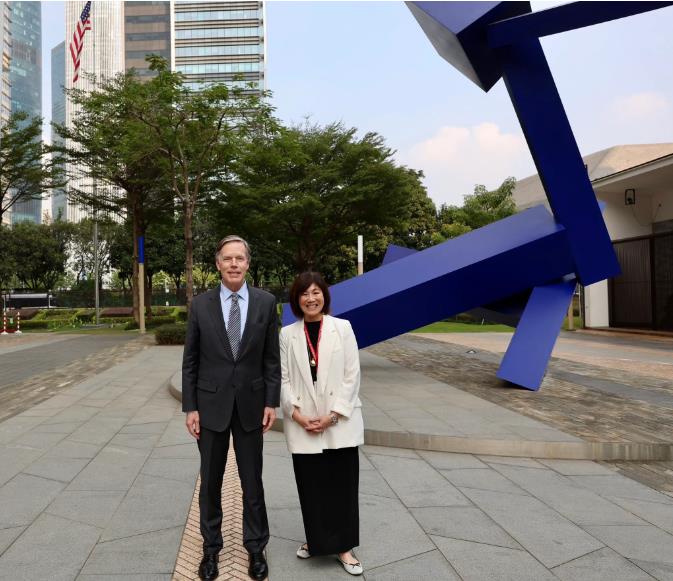 美国驻华大使伯恩斯今天写道：“我感谢高葆玲（Pauline Kao）总领事带领的