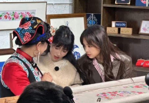 李子柒和王冰冰一起出现，疑录制节目中。有个感觉啊，李子柒这次复出后参加非遗活动也