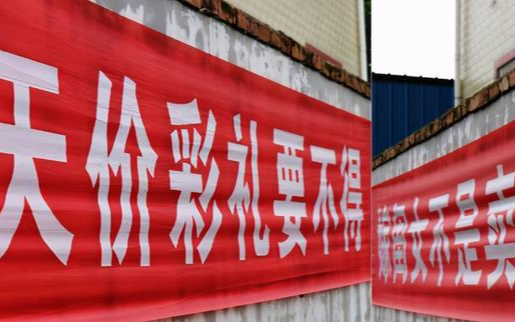 订婚前一天，未婚妻突然要求彩礼再加5万，竟然是因为有人“出价”比我高？更搞的是准岳母还安排双方竞价…