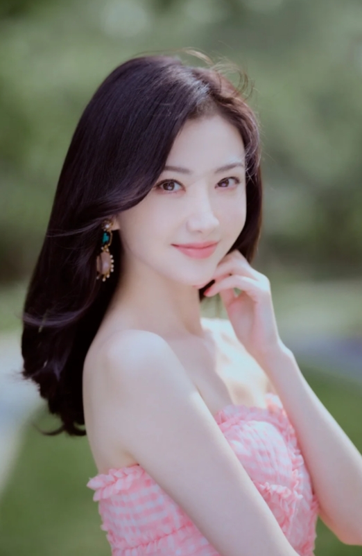 景甜清秀美丽