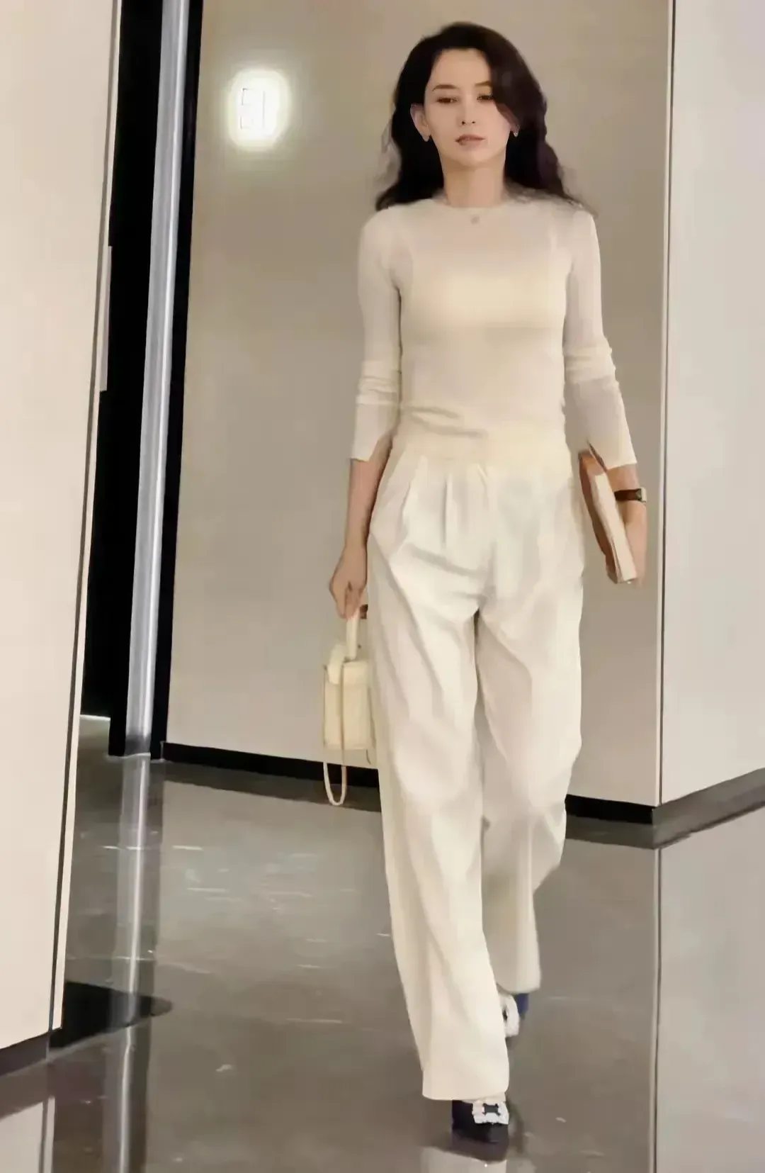 森林北确实漂亮！这身材绝啦！

凹凸有致的身材，迷人的气质，越看越好看，越看越迷