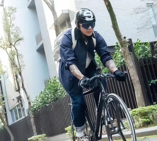 具俊烨走了，据说是吓跑了！
这位老兄已经在凌晨时分飞回了韩国，估计是被最近的“网