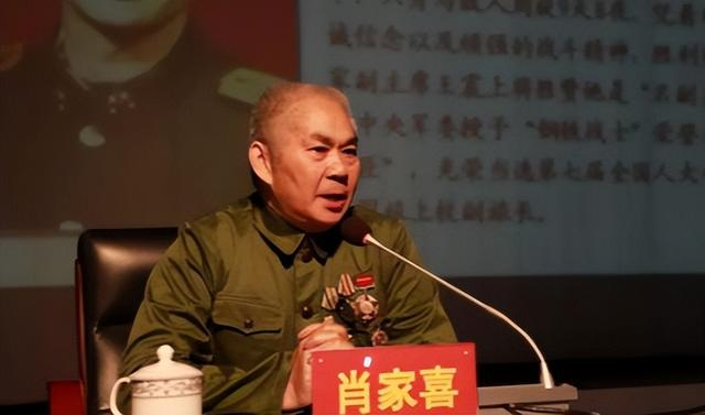 1979年，我军战士巡逻时，意外发现一个手脚溃烂之人，他身上有一支枪和300发子