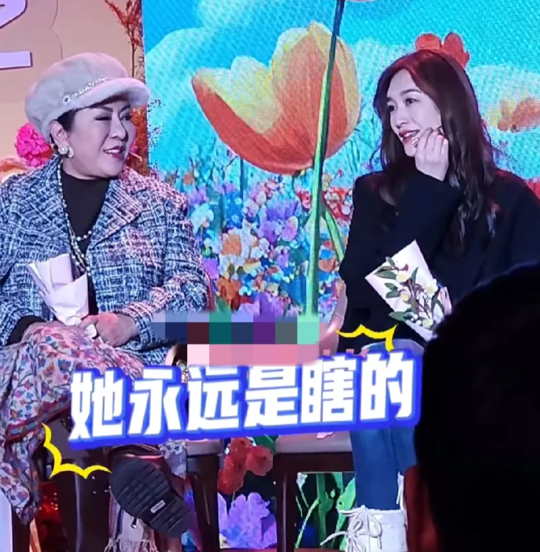 李小冉太勇了，居然在采访时说向太是瞎的！她还吐槽道：全屋都是摄像头还敢直接脱衣服