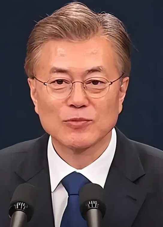 文在寅的政治影响力会持续多久韩国前总统文在寅终于露出了獠牙，这回看到尹锡悦被弄成