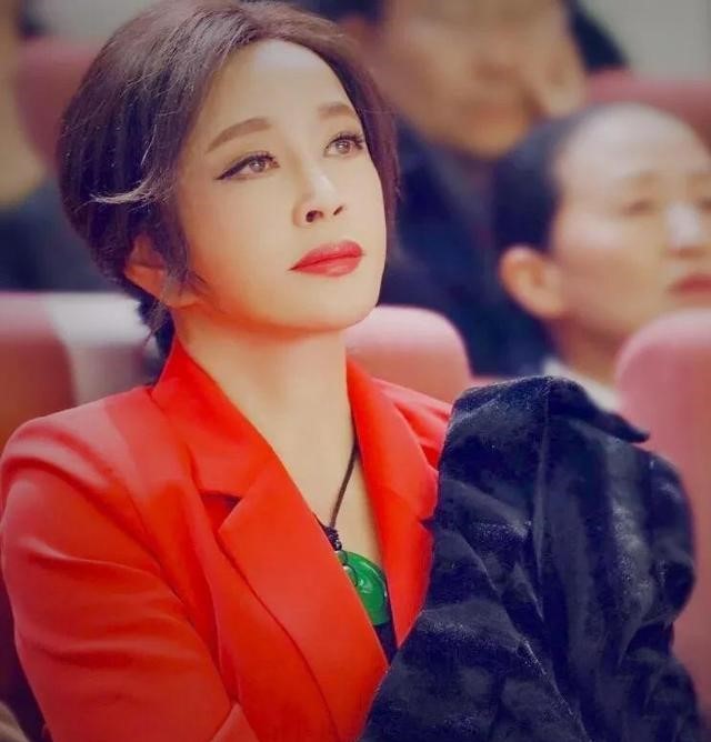 刘晓庆：7次恋爱，四次婚姻，60岁嫁富豪