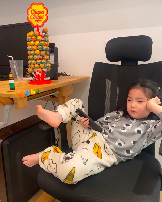 姑姑有义务带孩子吗？
我真的快烦死了！哥哥嫂子家有个3岁的男孩和4个月的小女孩。