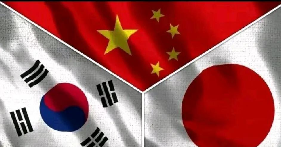 中日韩自贸区谈判搁置已久，如今韩国方面呼吁重启谈判，原因很简单就是日韩经济很不乐