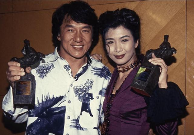 “三级艳后”曾拒绝成龙,如今61岁体重220斤,依旧美到撩人心弦(叛逆儿子暴躁老妈的解决方法)-第7张图片-九妖电影 “三级艳后”曾拒绝成龙,如今61岁体重220斤,依旧美到撩人心弦(叛逆儿子暴躁老妈的解决方法)-第7张图片-九妖电影