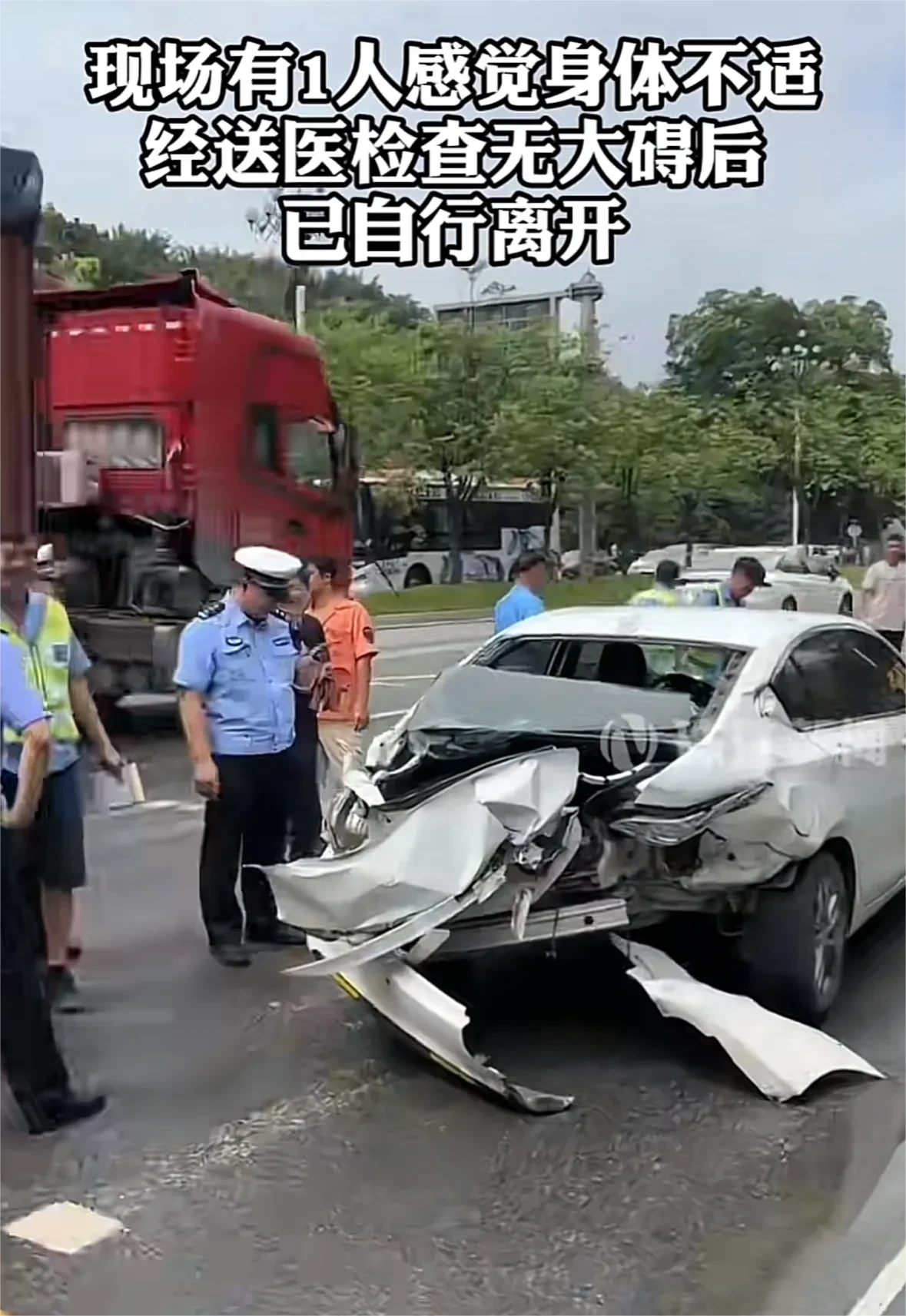 广汕公路发生16车碰撞事故，大车司机操作不当追尾多辆小轿车。
6月13日广东广州