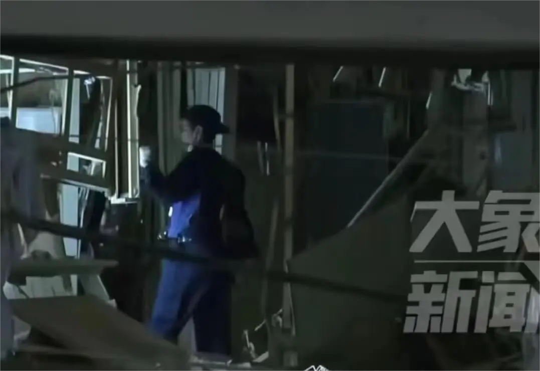 大家经常在段子中看到的一幕，居然真的在现实中发生了！

有一独居在日本的40多岁