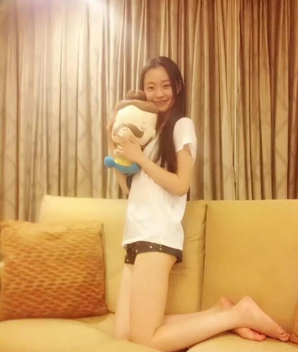 宋轶没有出道前的素颜照！

在娱乐圈这个美颜滤镜永不离线的世界里，宋轶的名字逐渐