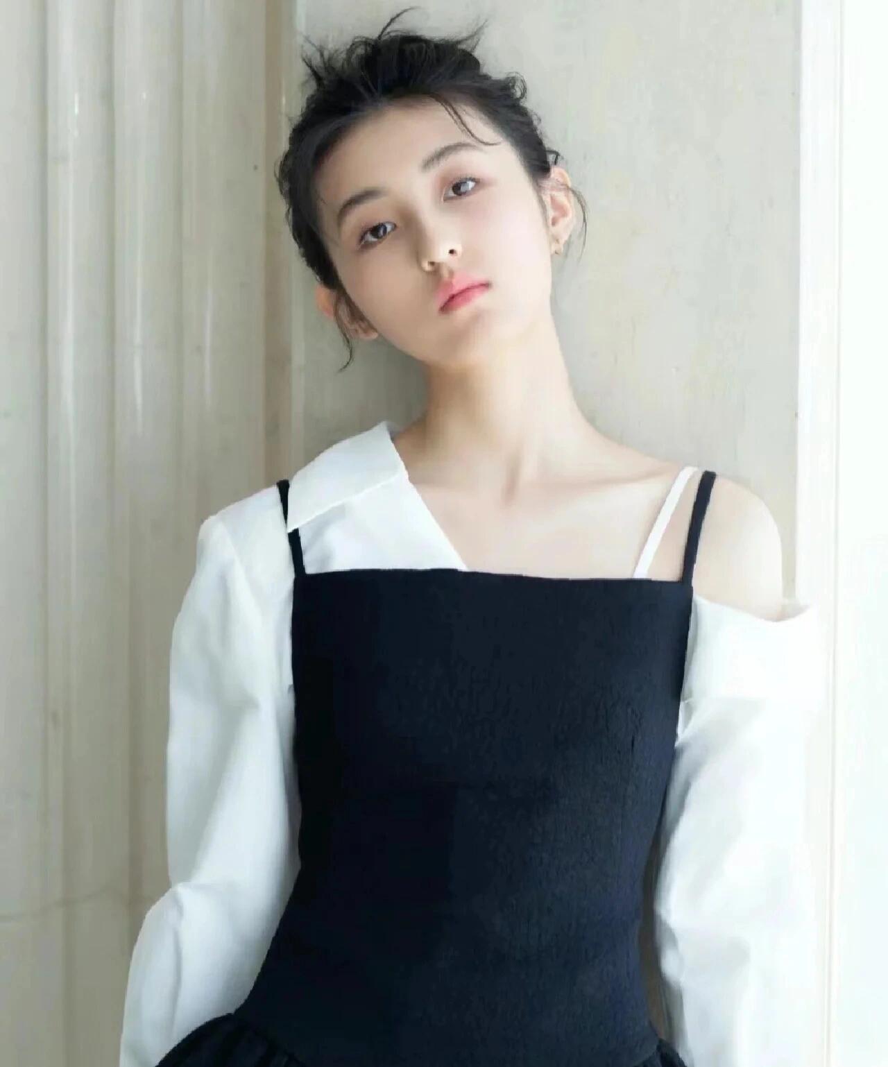 挑战每天发明星图片——张子枫