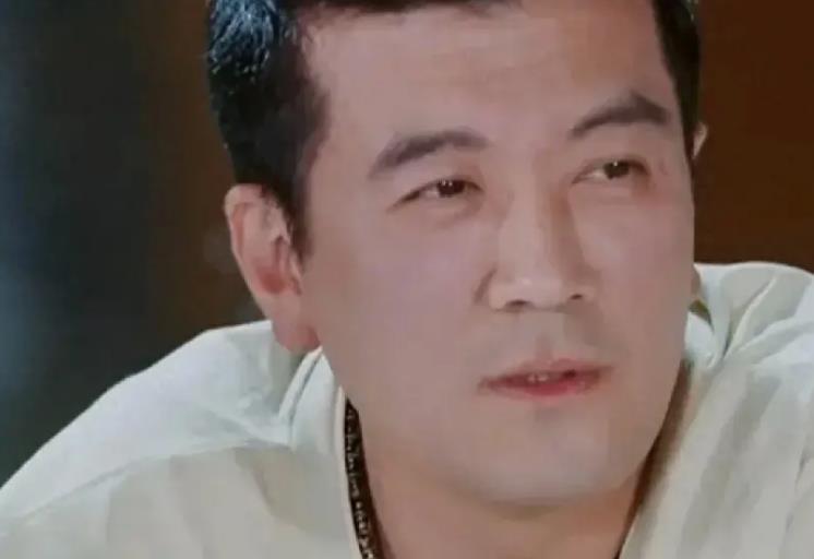 黄圣依确实是想离婚了，但是多年感情加上两个孩子，要决定离婚需要很大很大的勇气，理