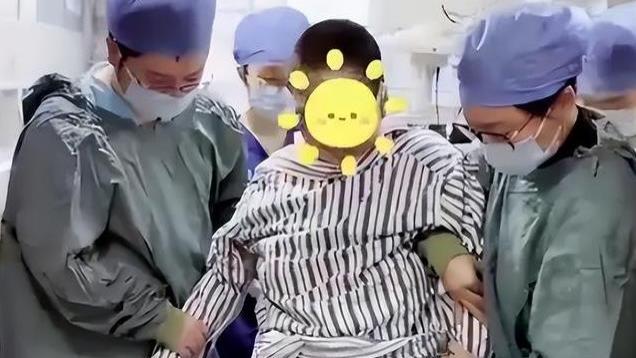 绍兴烧伤妈妈揭开纱布露面，元旦录视频谢网友，容貌较之前变化大