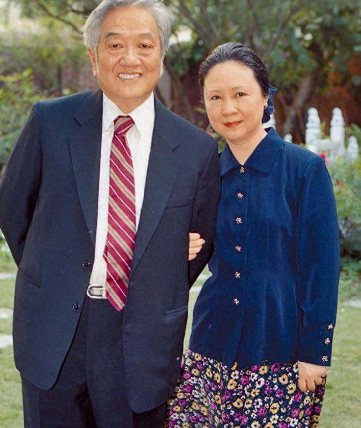 当初是平鑫涛追的人家琼瑶，怎么能把一切都怪罪到琼瑶身上呢？
 
成功是成功，但不